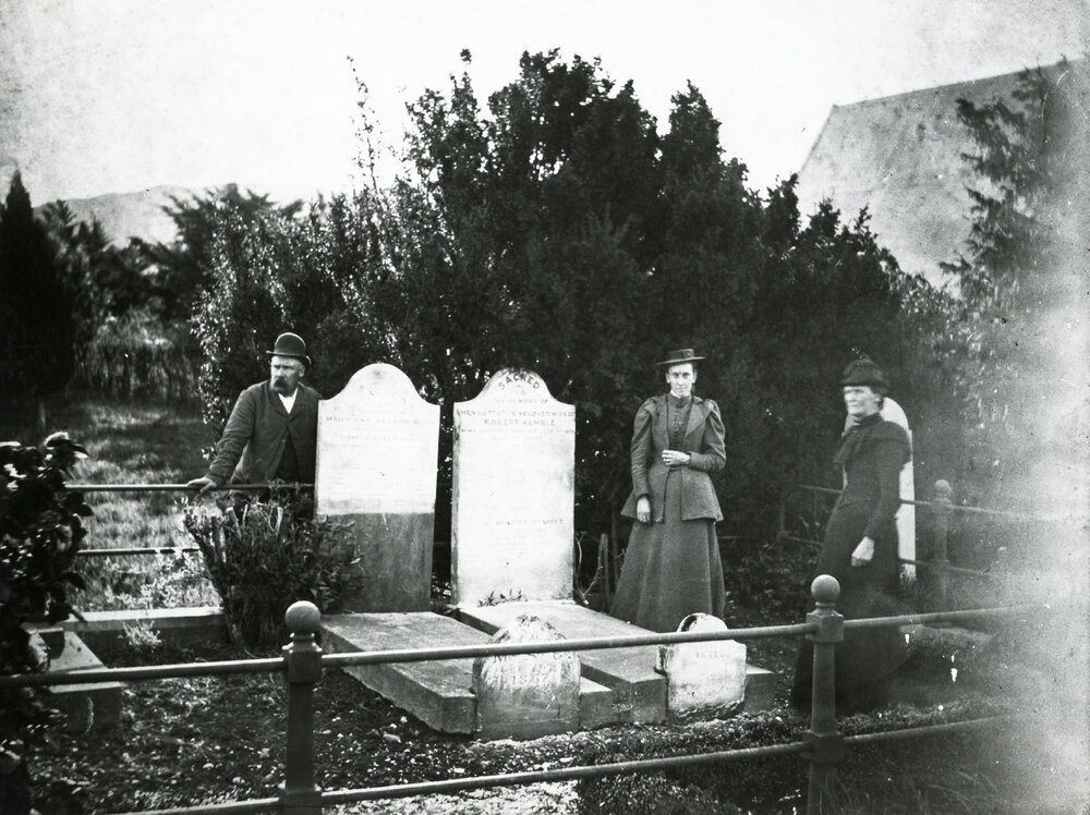 Buck family plot at Taitā