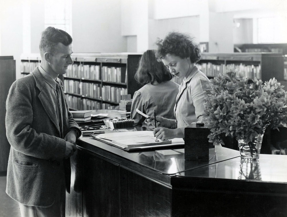 Issuing books in the 'Popular Library'