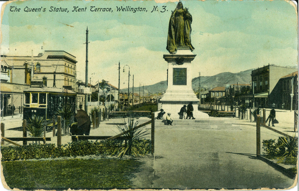 Statue of Queen Victoria, Kent and Cambridge Terrace