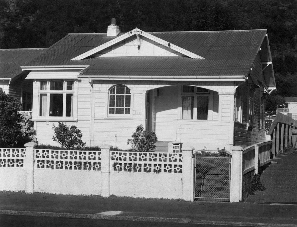 206 Queens Drive, Lyall Bay