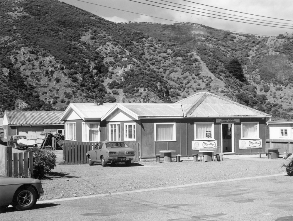 Tea Rooms, Mākara Beach
