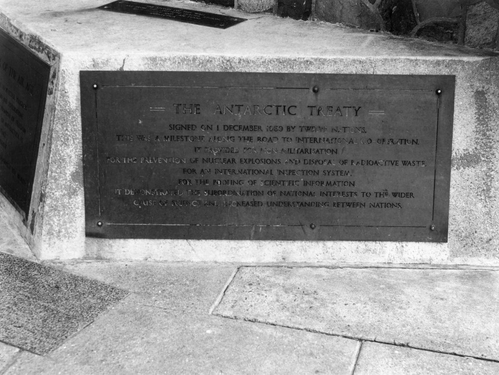 Byrd Memorial, Mount Victoria