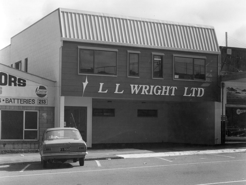 Commercial building, 221 Newlands Road
