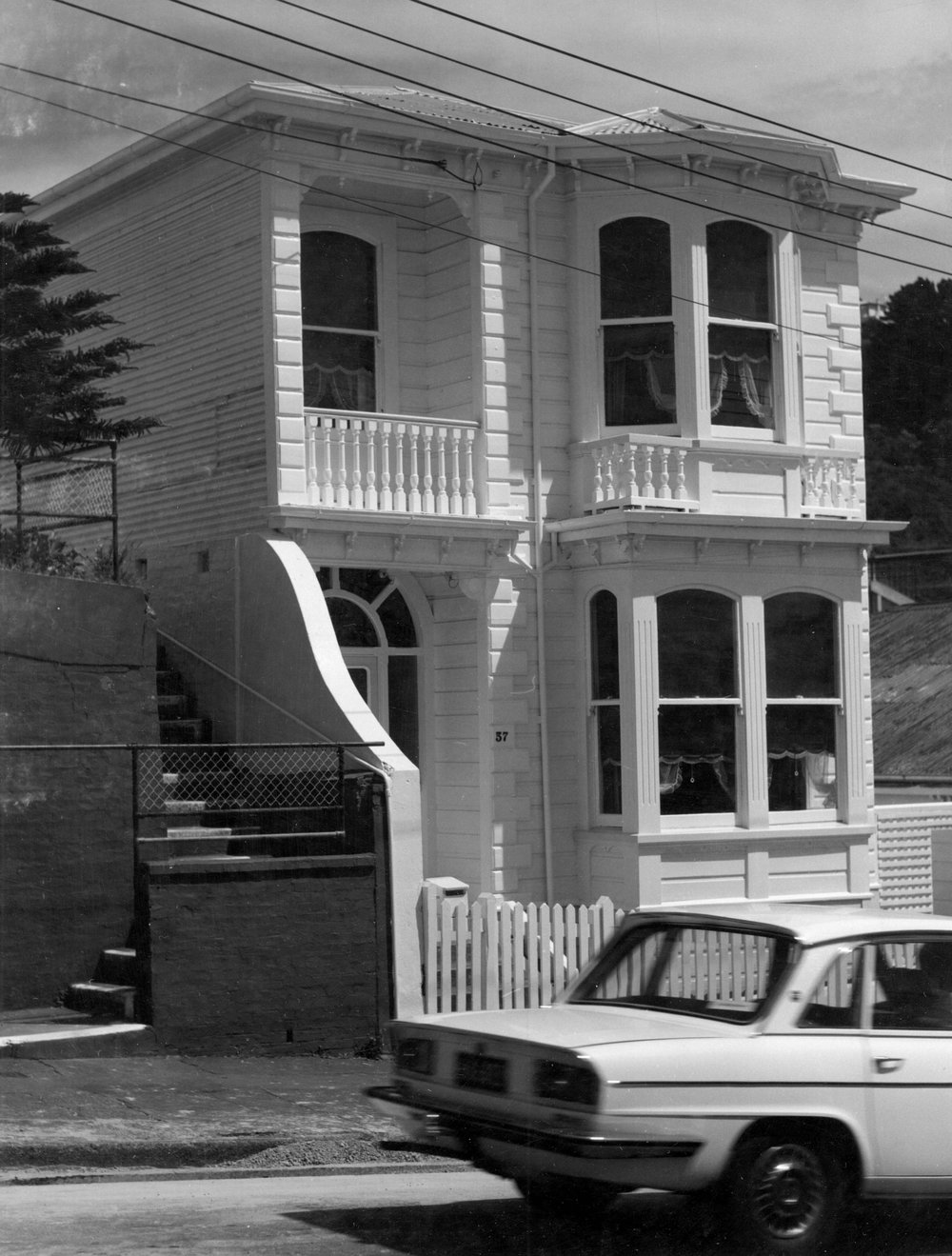 37 Hall Street, Newtown