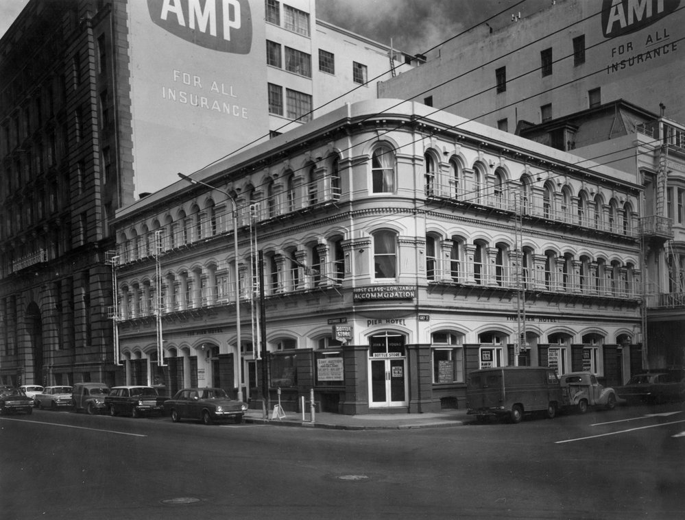 Pier Hotel, 82 Customhouse Quay
