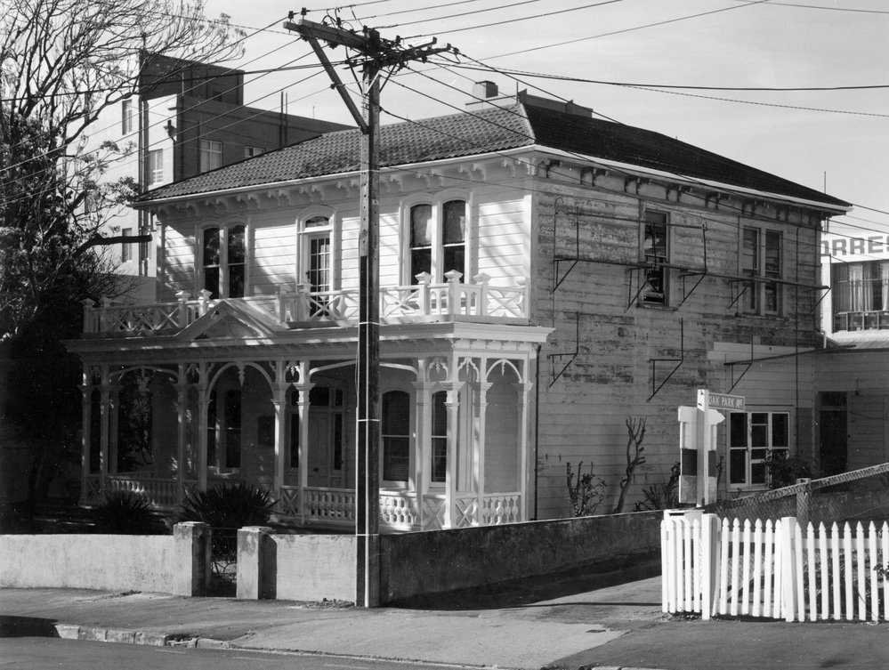 Woodside House, 215 Vivian Street