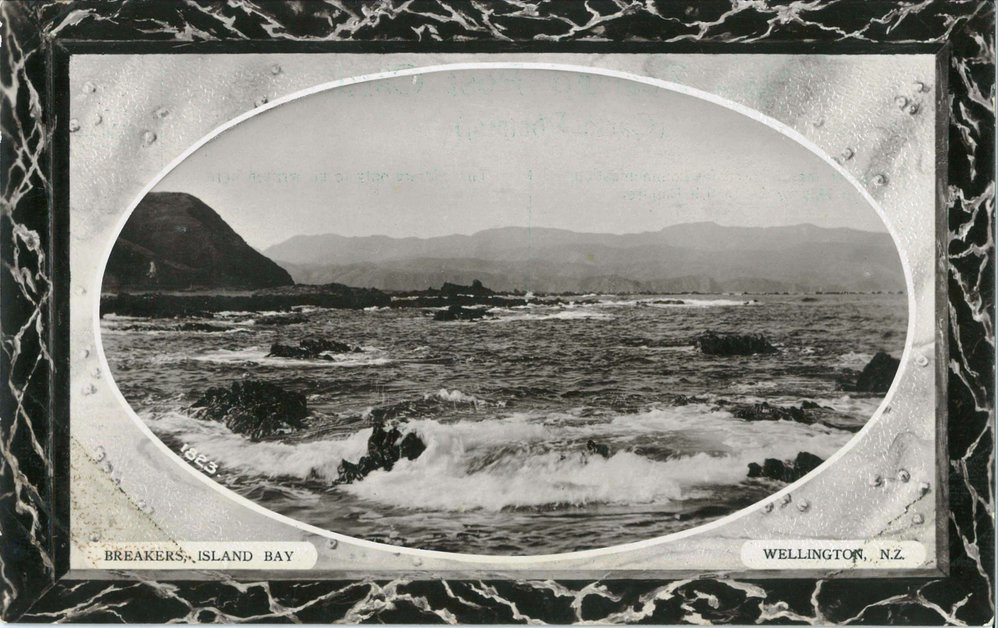 Breakers at Island Bay