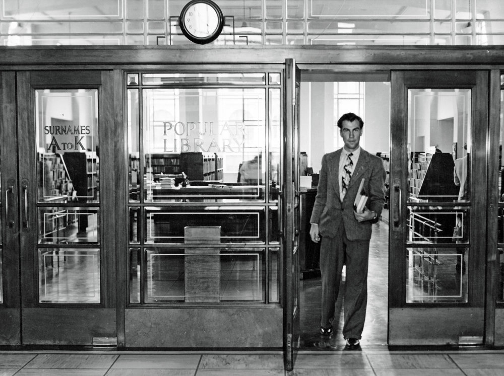 Central Public Library entrance to the 'Popular' Library