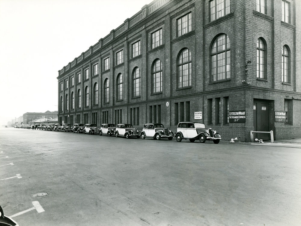Taxi stand outside Shed 21, Waterloo Quay