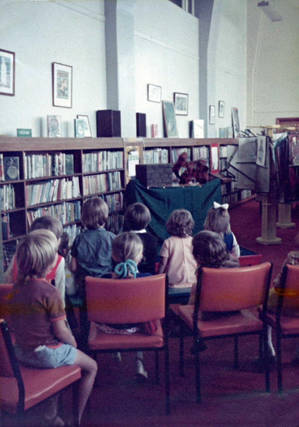 Puppet show in the Children's Library 