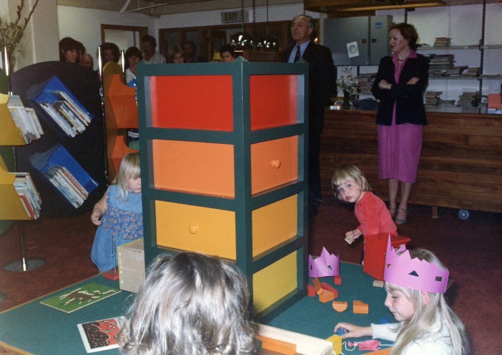Play table, Children's library 
