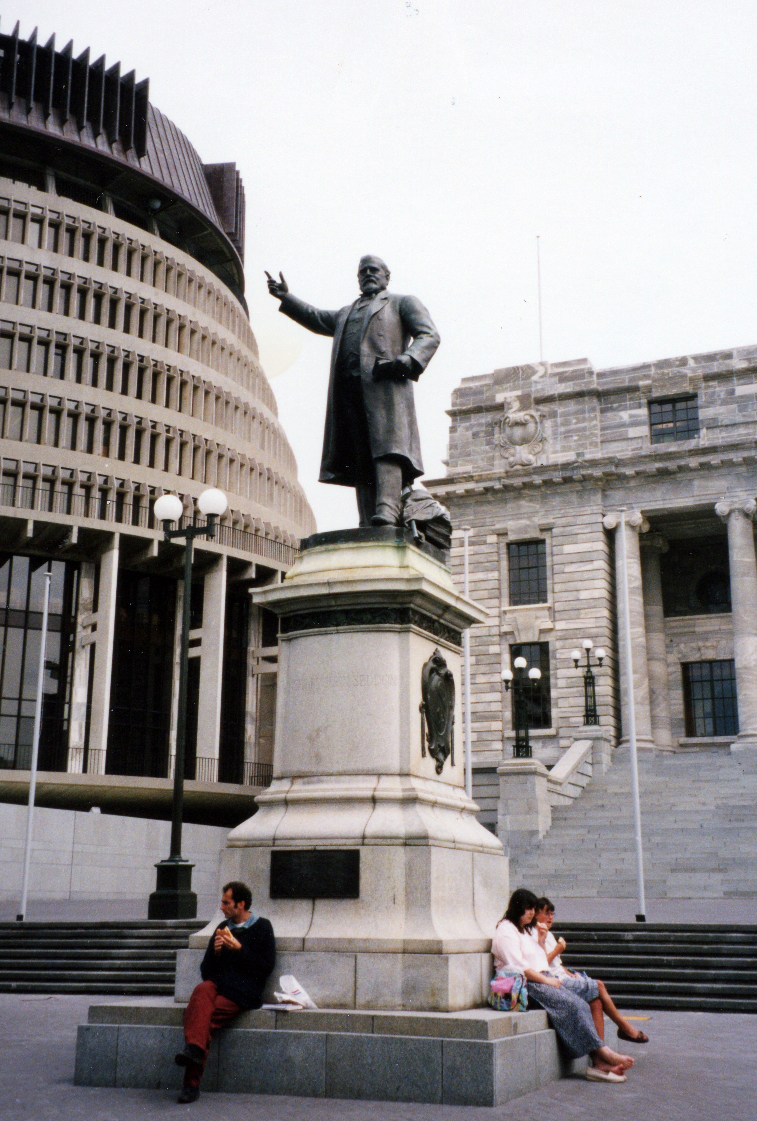 Richard John Seddon (Memorial), Sir Thomas Brock