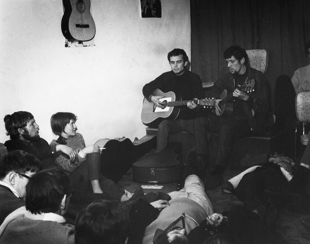 Folk singers perform at Victoria University