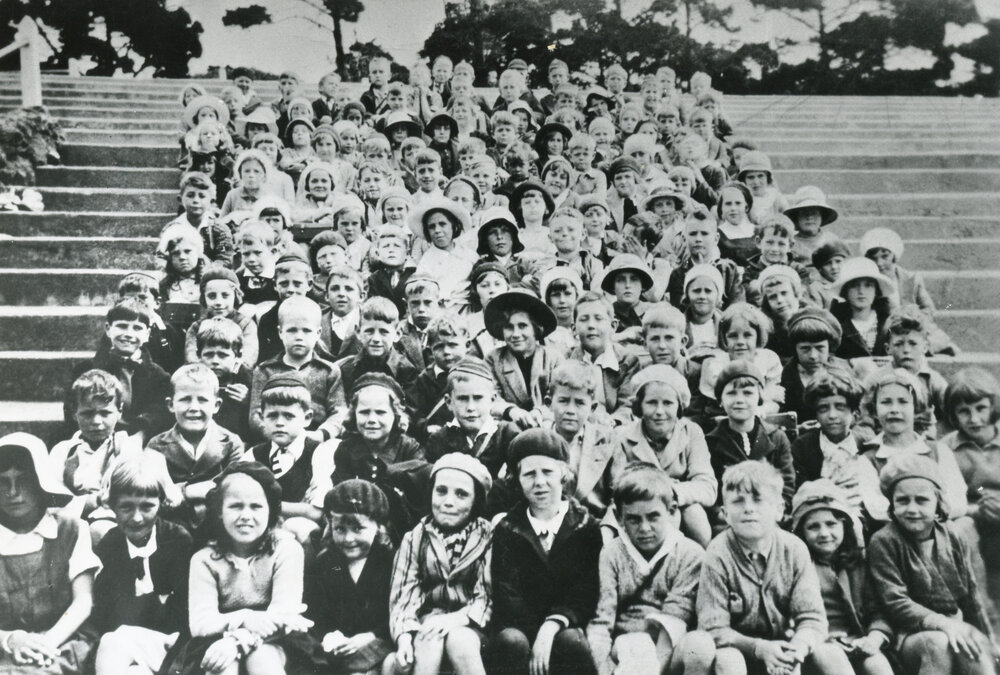 Seatoun School visit to Wellington Zoo, c. 1936
