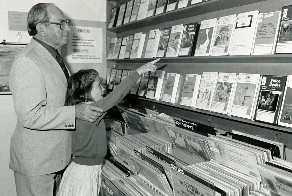 Launch of the children's video cassette collection at the Central Public Library