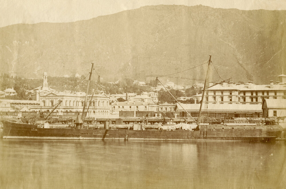 Ship "Luna" at Waterloo Quay