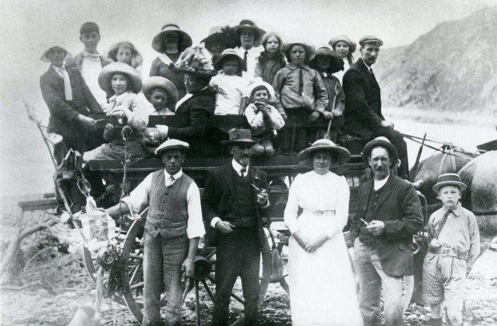 Group outing in Mākara 