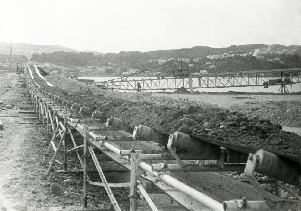Conveyor belt moving soil