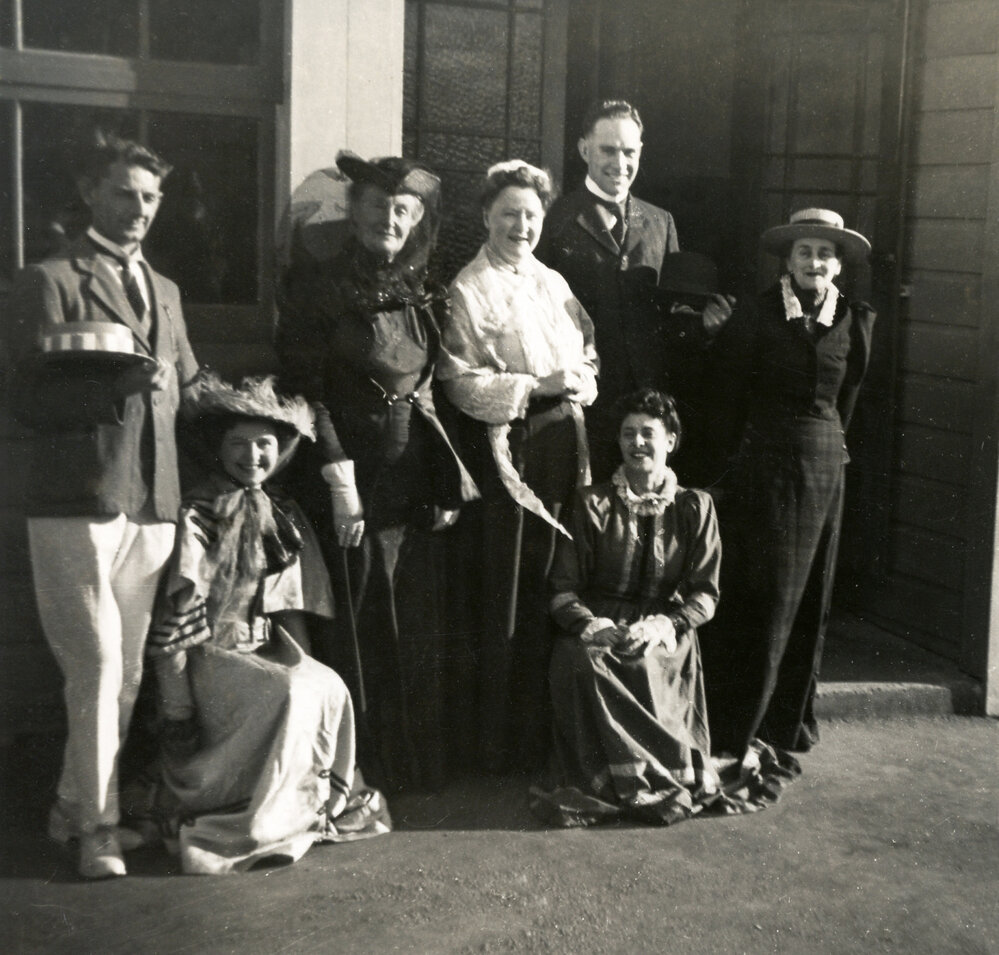 Cast members of "Dark Brown"