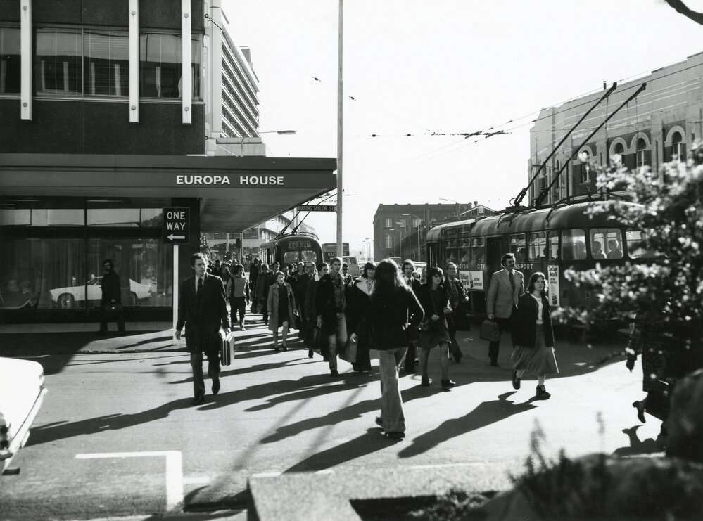 Morning commuters on Waring Taylor Street