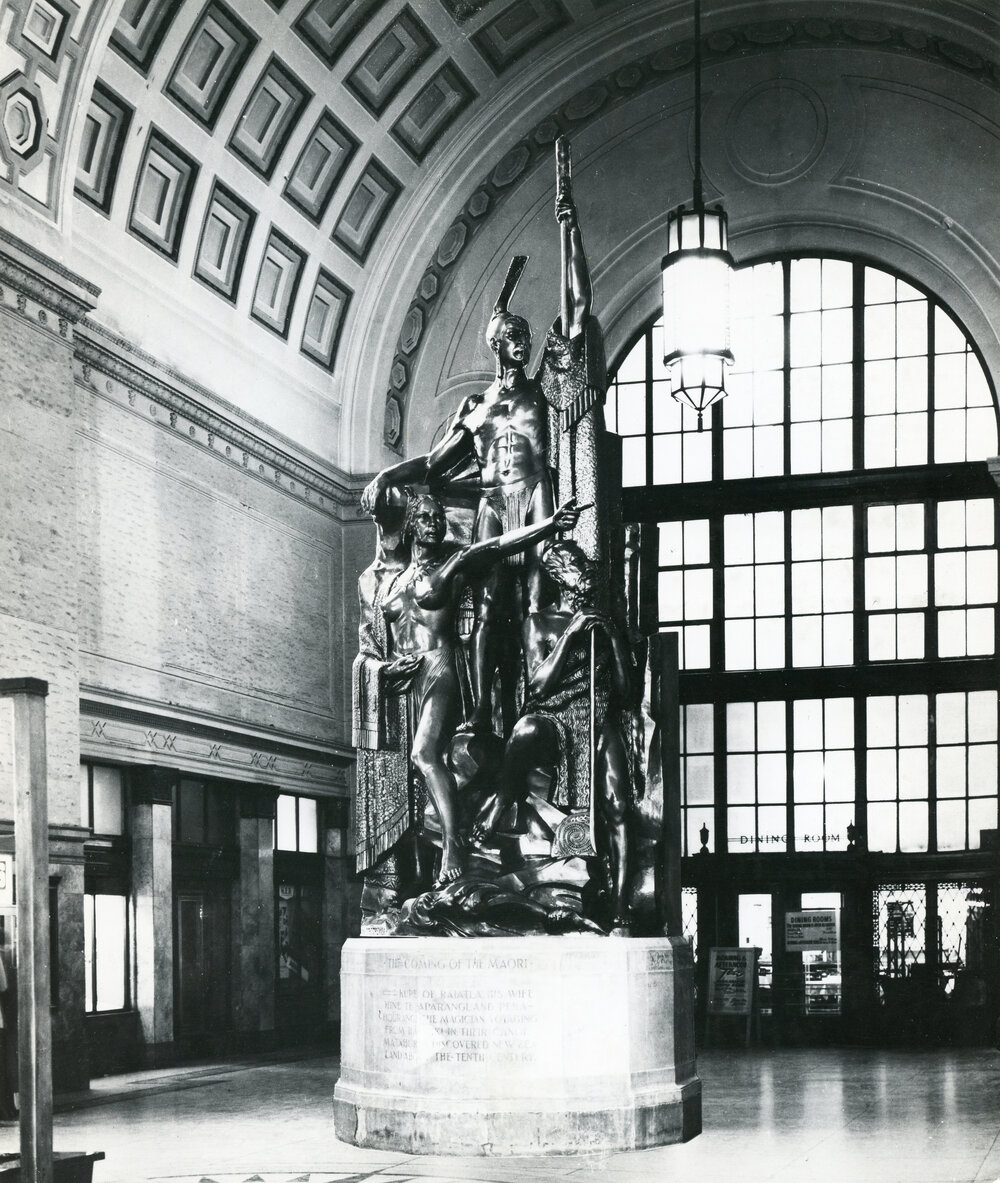 Statue of Kupe at Wellington Station