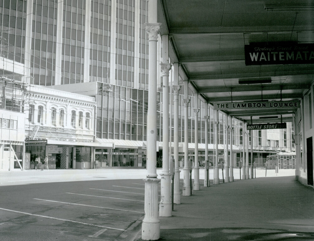 Debretts Hotel, 99 - 101 Lambton Quay