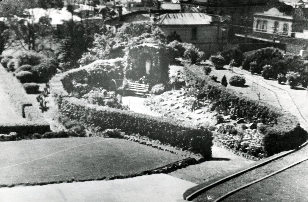 Lewisham Hospital gardens