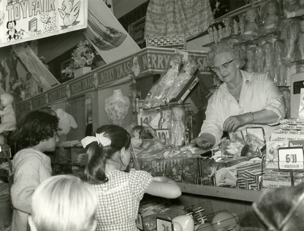 McKenzies Department Store, Cuba Street