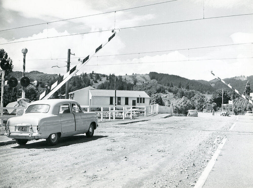 Level crossing at Silverstream