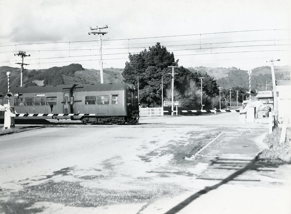 Level crossing at Trentham