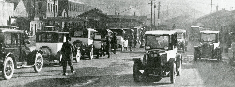 Taxi stand at the railway station