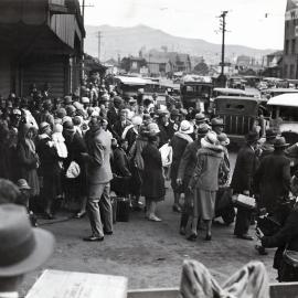 Napier Earthquake refugees arrive in Wellington