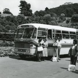 "New Zealand Tiki Tours" bus