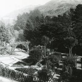 Botanic Gardens with wooden archway