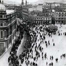 Mounted Special Constables enter Wellington