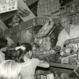 McKenzies Department Store, Cuba Street