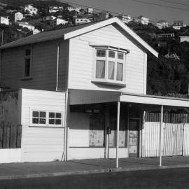 196 Queens Drive, Lyall Bay