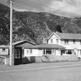 Dwelling, Mākara Beach