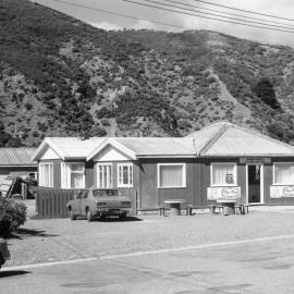 Tea Rooms, Mākara Beach