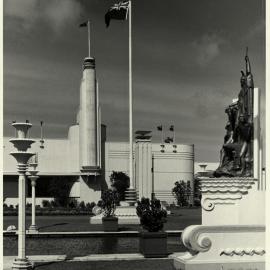 Kupe Statue at the Centennial Exhibition