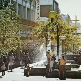 Bucket Fountain, Cuba Mall