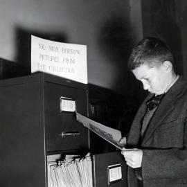 Picture file in the Junior Library