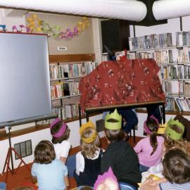 Puppet show in the Library 
