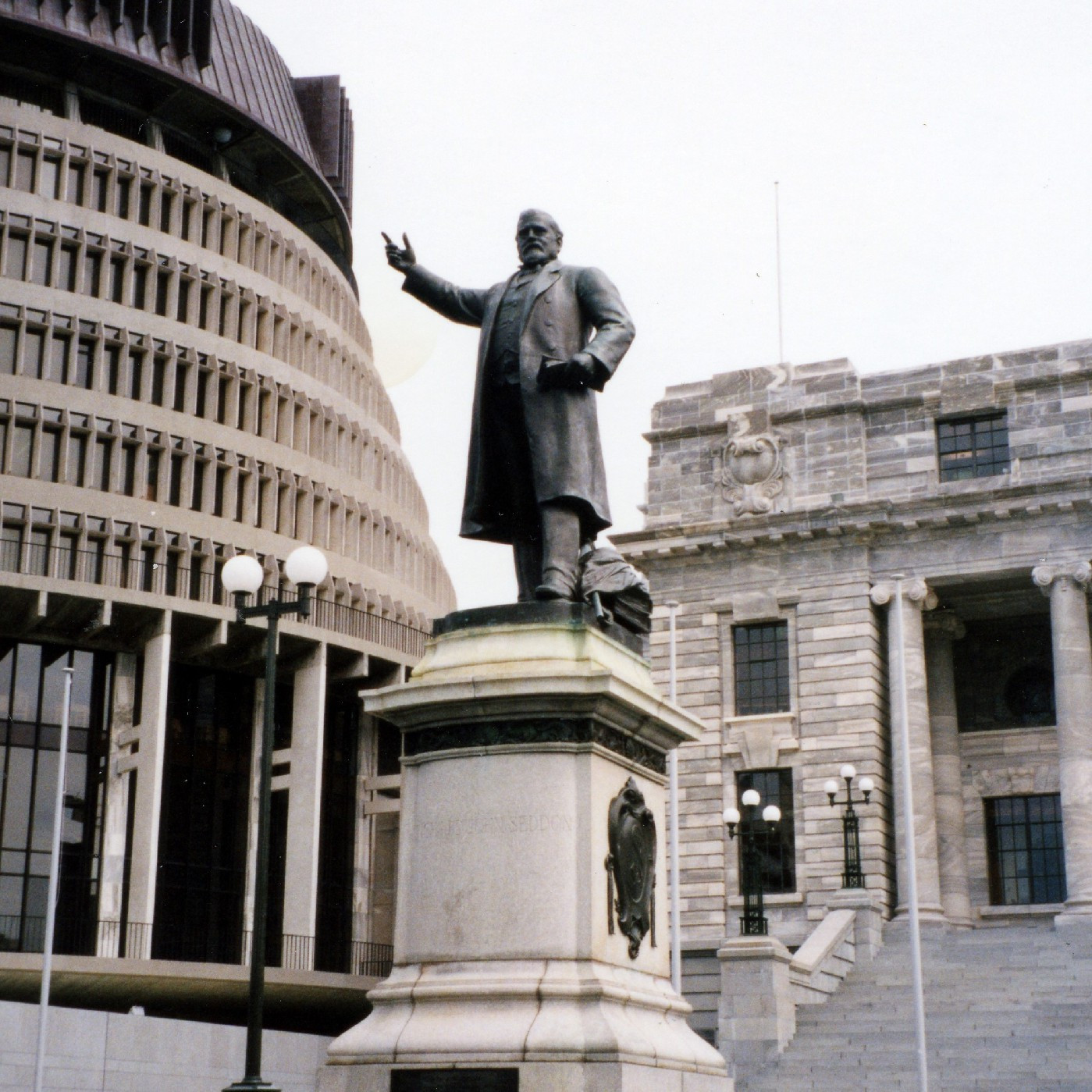 Richard John Seddon (Memorial), Sir Thomas Brock