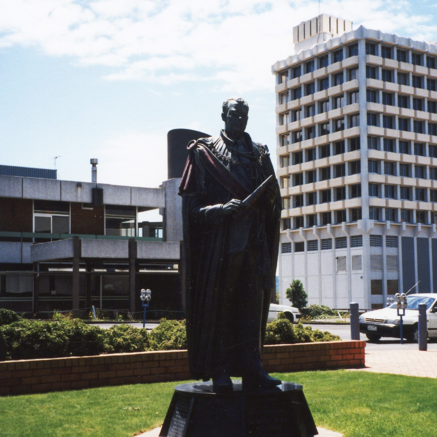 Sir Keith Holyoake (Memorial)