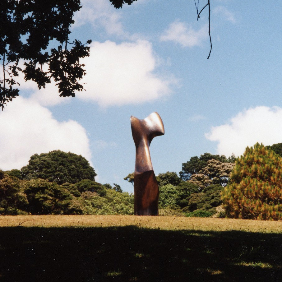 Bronze Form, Henry Moore