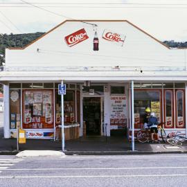Onepu Road Dairy, Lyall Bay