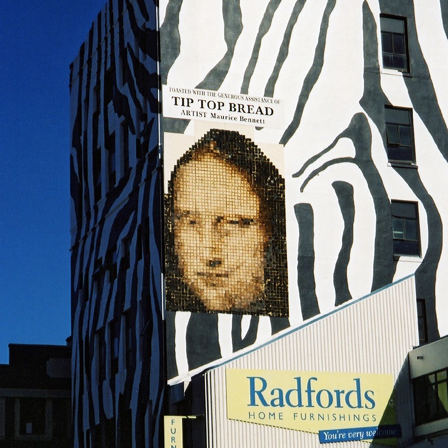 Toast mural, Maurice Bennett
