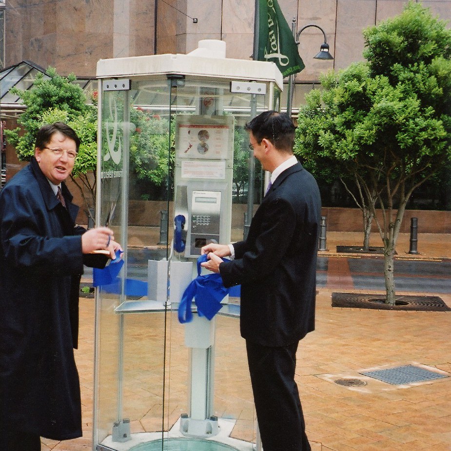 de l'Autre cote (On the Other Side), Elie Cristiani