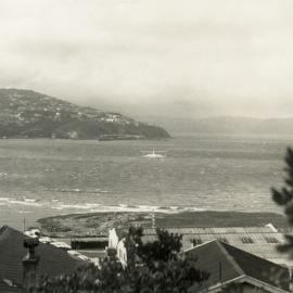 Flying boat landing in Evans Bay (I)